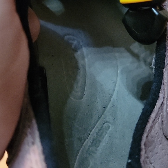 Keen waterproof closed toe sandal. - Picture 4 of 6